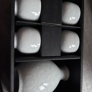 Hinomaru Collection Kagetsu Japanese Glazed Porcelain
Sake Set